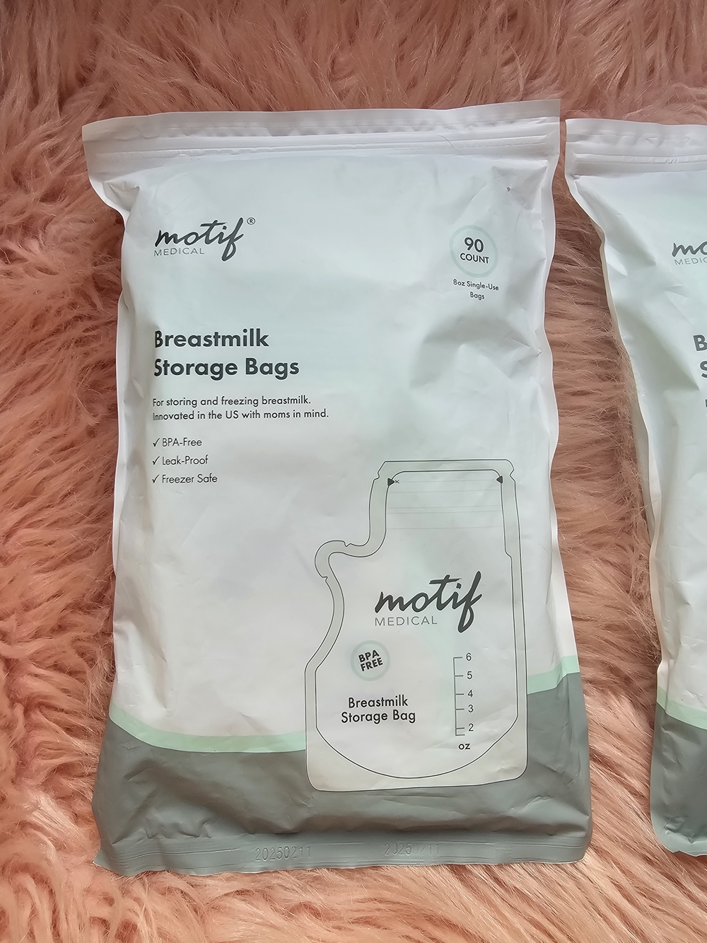 Motif Medical Breastmilk Storage Bags - White & Mint (2 Pack) - Picture 2 of 3